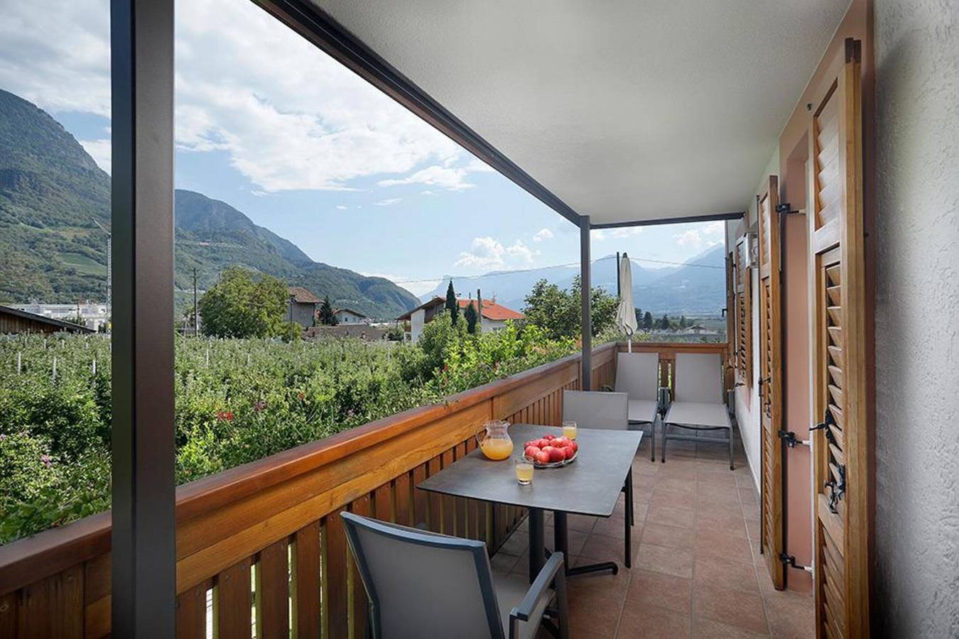 Entire apartment, Apartment 'Stöckerhof  Apfel' with Mountain View, Shared Pool and Wi-Fi in Merano, Sarntal Alps