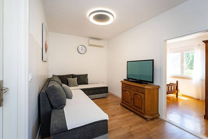 Ferienwohnung für 5 Personen, mit Garten und Pool sowie Balkon - 1