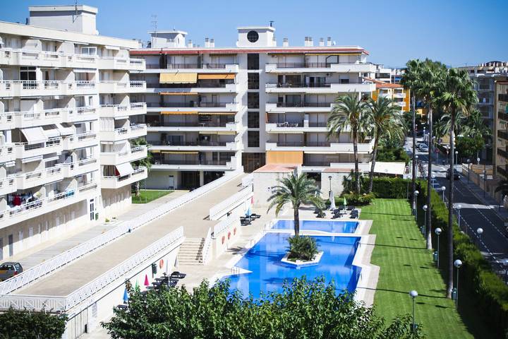 Gîte pour 6 personnes, avec bassin pour enfant et terrasse, animaux acceptés dans La Pineda - 3