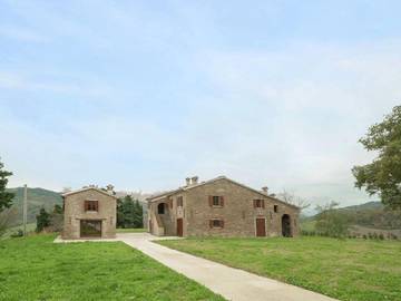 Gîte pour 6 personnes, avec jardin, animaux acceptés à Tredozio