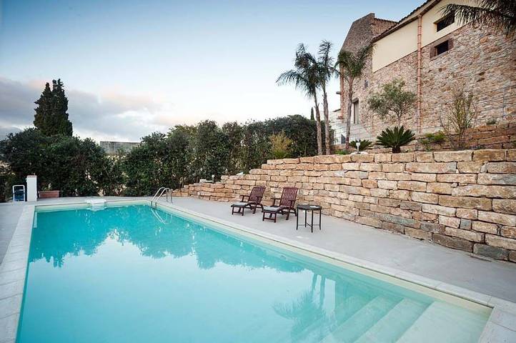 Holiday home for 6 people, with terrace and pool as well as garden in Sicily