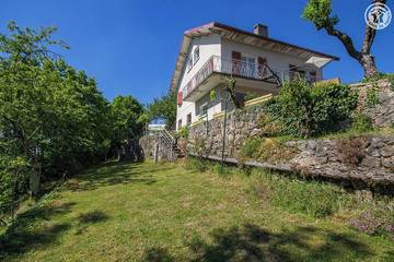Gîte pour 4 personnes, avec jardin à La Bridoire