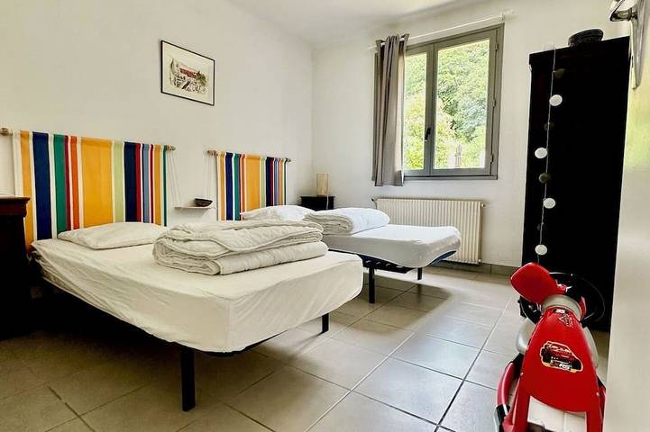 Location de vacances pour 6 personnes, avec jardin à Montferrer - 4