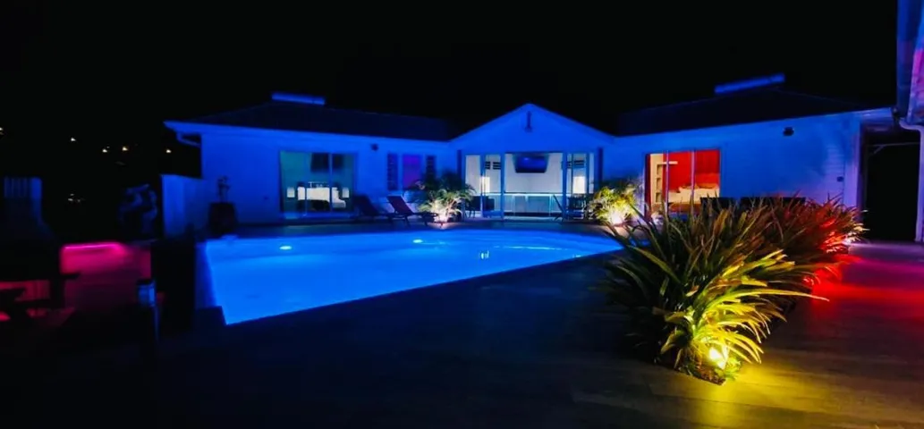 Chalet para 6 personas, con vistas y jardín además de vistas al lago y piscina - 1