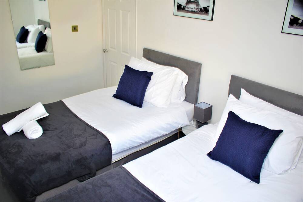 City Centre Spacious 5 Bedrooms House Aylesbury in Aylesbury, Buckinghamshire