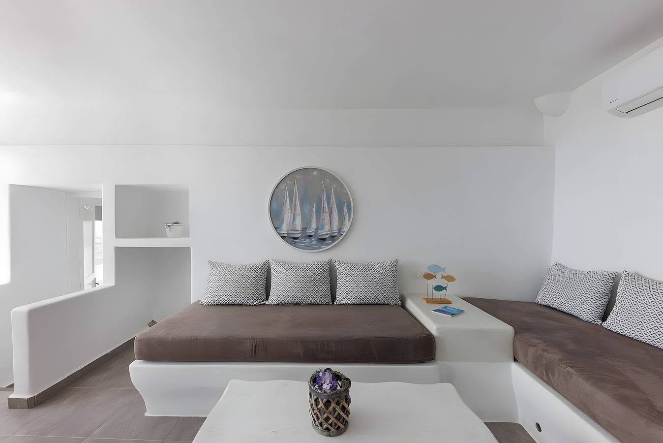 Villa 'Cycladic Traditional Hot Tub' met Wi-Fi en airconditioning in Santorini