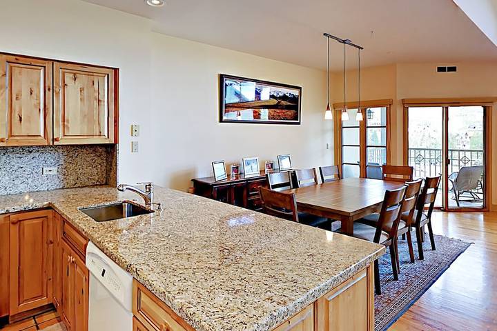 Vacation rental for 9 people, with balcony and pool as well as hot tub in Beaver Creek