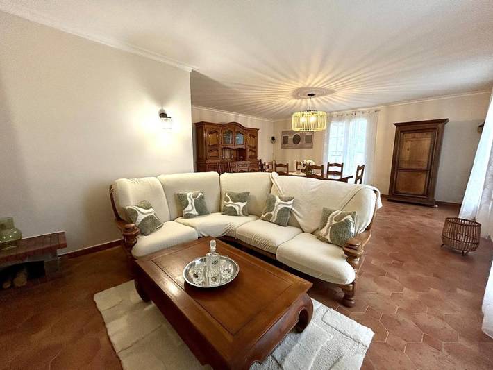 Location de vacances pour 9 personnes, avec Terrasse à Saint-Aubin-le-Cloud
