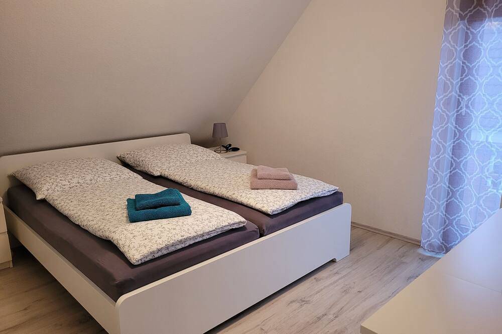 Ganze Wohnung, Ferienwohnung Hinz - Ferienwohnung in Wendorf, Stralsund Umland
