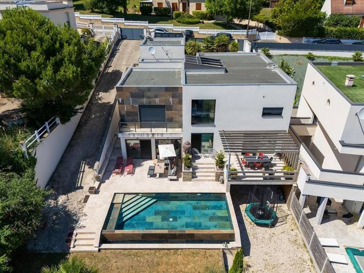 Location de vacances pour 11 personnes, avec piscine et terrasse ainsi que jardin et vue, animaux acceptés à Mézy-sur-Seine - 2