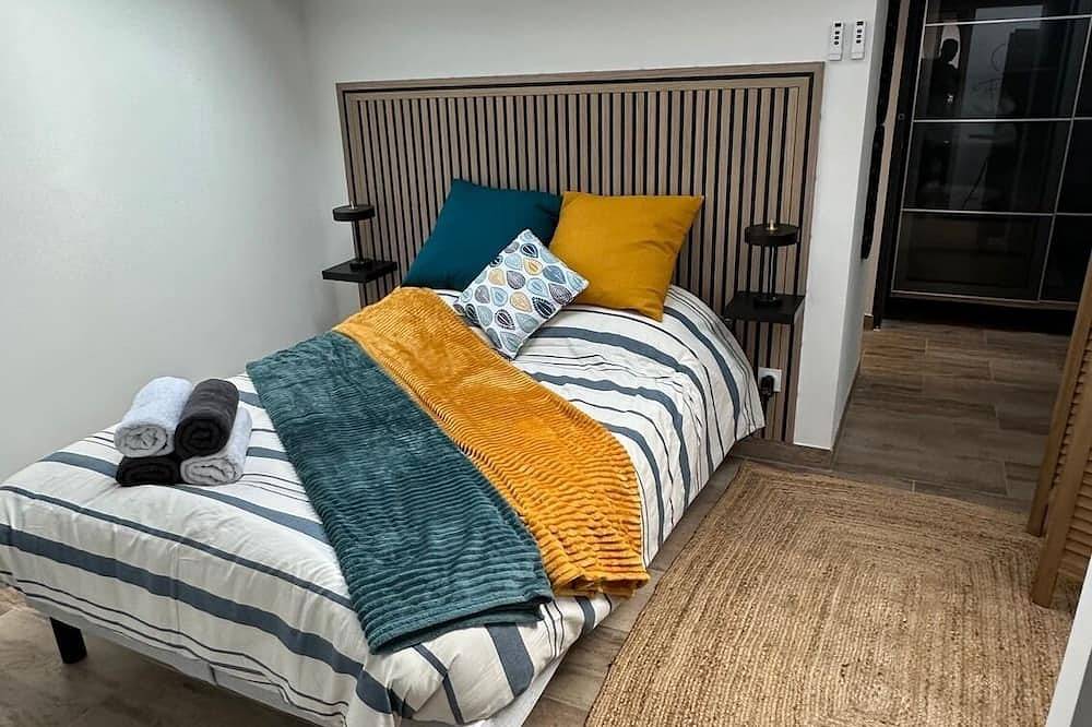 Geheel appartement, Elegant T2 Design & Comfort - Premium Getaway in Calais, Calais en omgeving