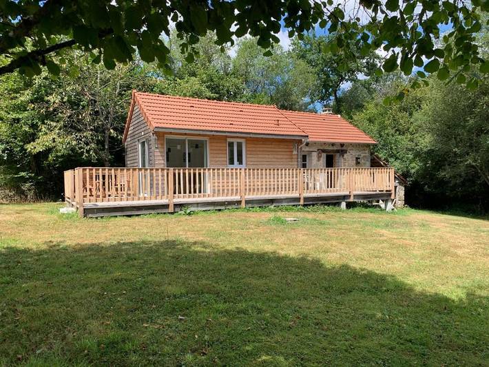 Location de vacances pour 4 personnes, avec Terrasse ainsi que Jardin et Vue à Saint-Julien-le-Petit