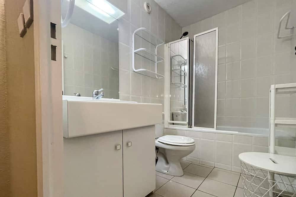 Entire apartment, El Refugio de Enveitg in Enveitg, Prades region