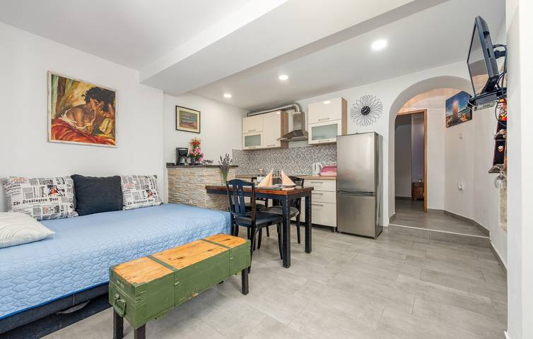 Ganze Ferienwohnung, Gemütliche Ferienwohnung, 900 m vom Strand entfernt, mit WLAN und Parkplatz in Ljubač (Dalmatien), Zadar
