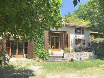 Location de vacances pour 6 personnes, avec jardin et vue, adapté aux familles à Saint-Aulaye