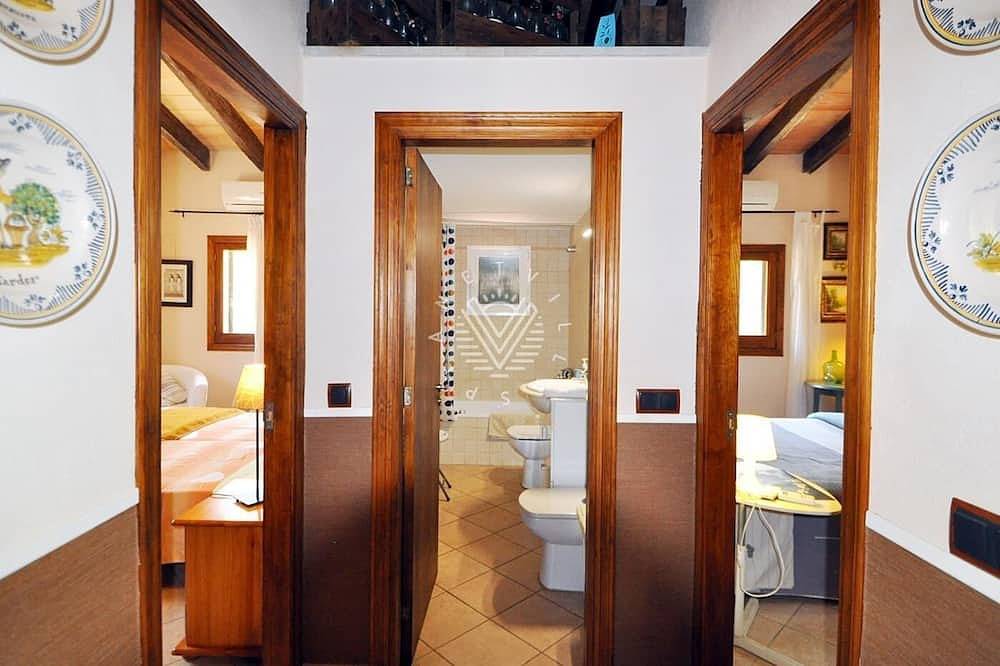 Es Garroveret, preciosas vistas a las montañas in Campanet, Interior de Mallorca