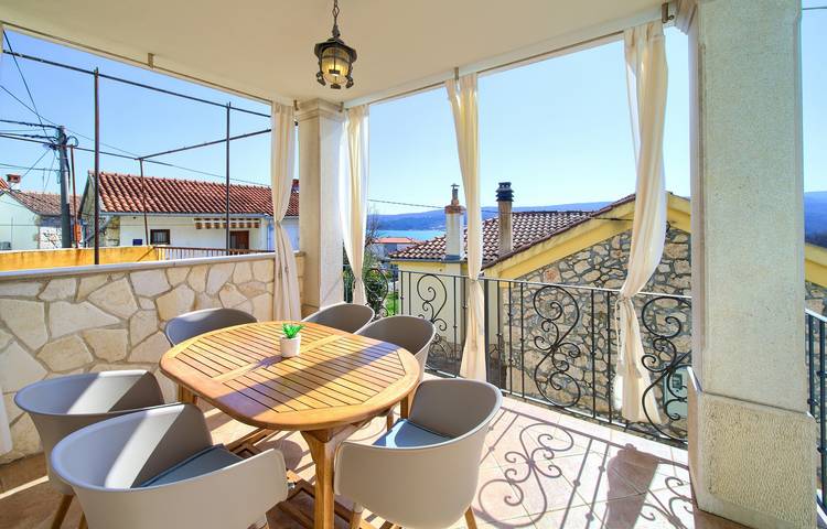 Villa für 6 Personen, mit Balkon auf Krk - 2