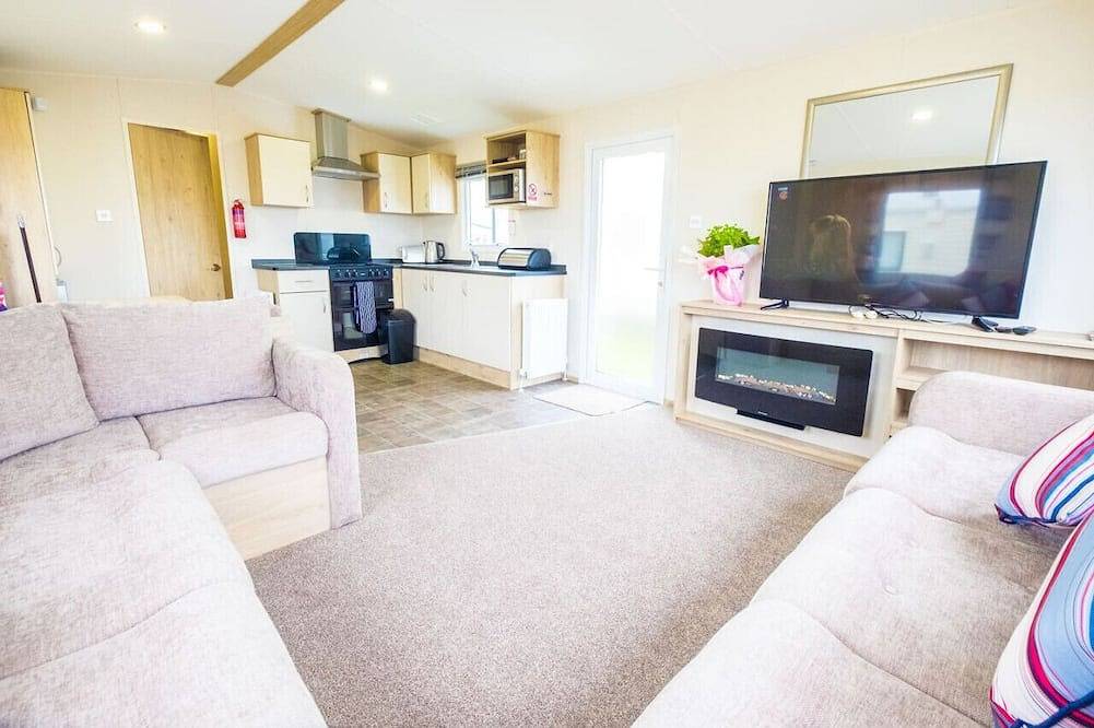 Camber Sands Holiday Park - Sleeps 8 - 3 Bedrooms - Decking - Private Parking in Camber, East Sussex