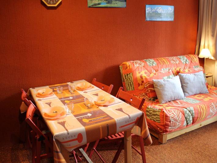 Appartement entier, Studio charmant au pied des pistes, balcon sud, parking gratuit, animaux acceptés ! in Station de Risoul, Risoul
