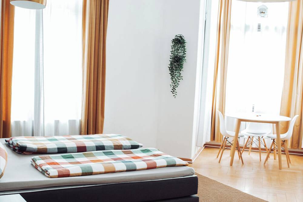 Ganze Wohnung, Altbau-Flair, Trendviertel, 2P, Wifi, Modern, Fahrstuhl in Chemnitz, Chemnitz und Umgebung