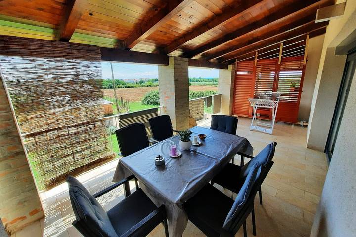 Ferienwohnung für 5 Personen, mit Balkon/Terrasse, mit Haustier in Novigrad