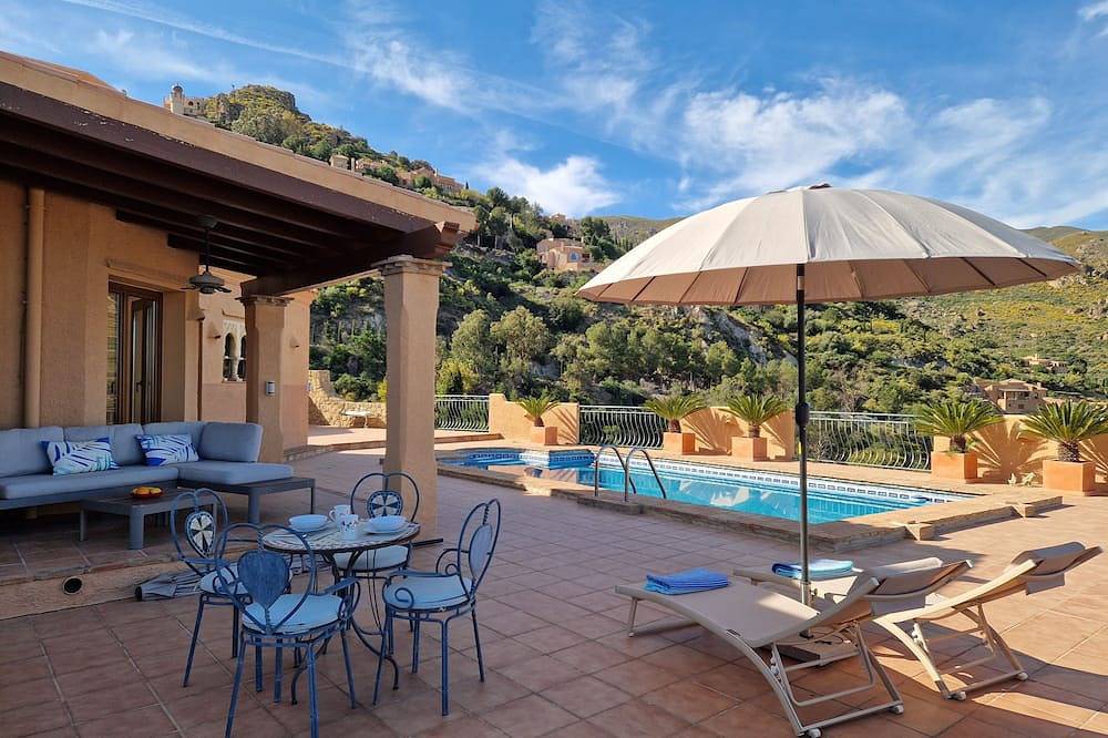 Spectacular mountain views in a romantic location. Close to Mojacar beaches. in Cortijo Cabrera, Turre