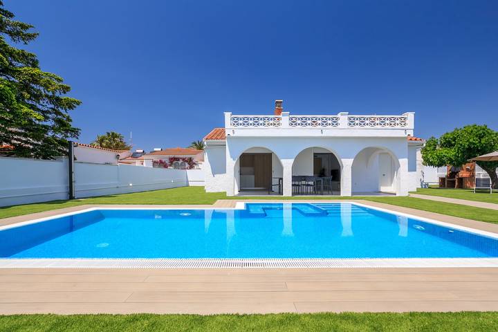 Casa rural para 8 personas, con jardín en Baix Camp