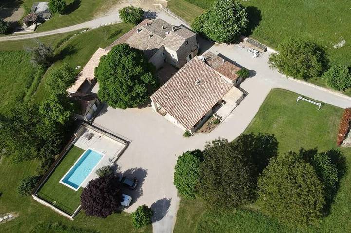 Location de vacances pour 4 personnes, avec piscine à Ongles