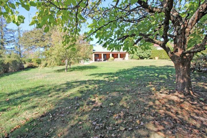 Location de vacances pour 11 personnes, avec jardin à Mailhac-sur-Benaize - 4