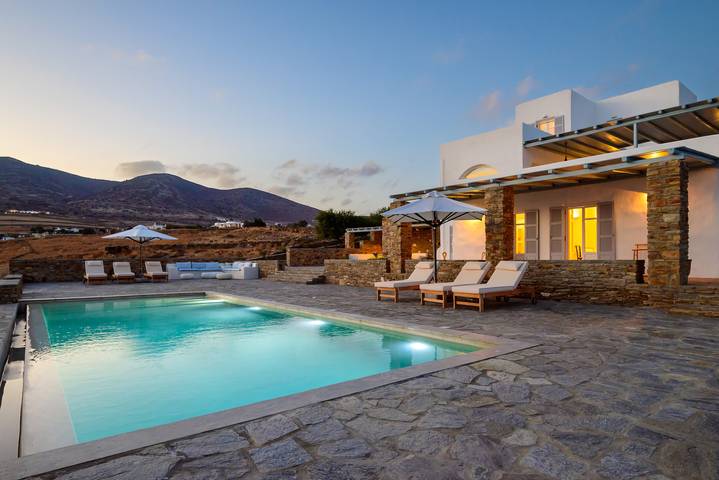 Maison de vacances pour 12 personnes, avec terrasse ainsi que jardin et vue sur l’océan dans Paros