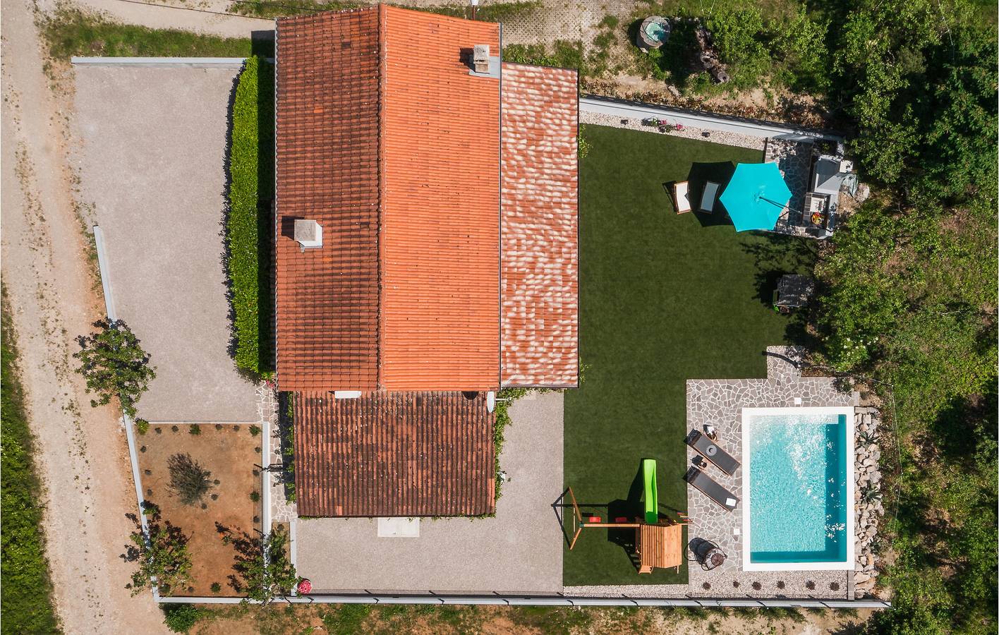 Charmant appartement met 2 slaapkamers, terras, wifi en parkeergelegenheid in Roč in Roč, Buzet