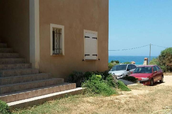 Appartamento intero, Appartamento situato di fronte al mare, sulla spiaggia di Tizzano Corsica del Sud in Tizzano, Sartena