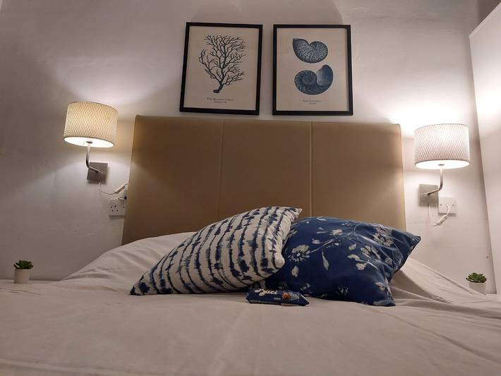 Entire holiday apartment, Excellent Views 2-Bed Apartment in Marsalforn Gozo in Marsalforn, Zebbug