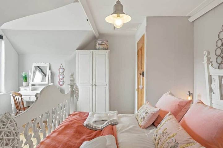 Cosy Home on the Waterfront, Private Parking in Looe, Cornualles