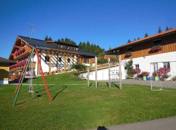 Ferienwohnung für 5 Personen, mit Balkon und Garten in Neureichenau