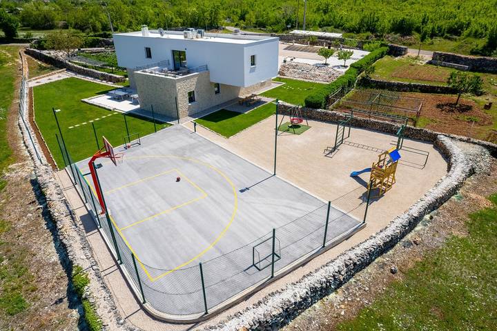 Moderne Villa M30 - privater beheizter Pool,3 Schlafzimmern mit Bad, absolute Privatsphäre in Dalmatinisches Zagora