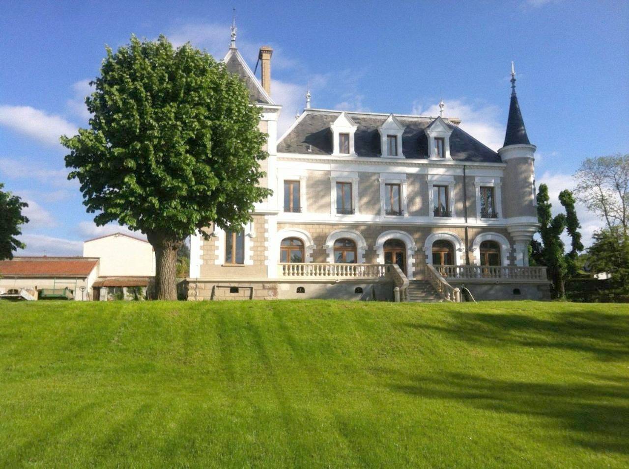 Eclosion Château Hôtel & Restaurant in Saint-Paul-en-Jarez, Parc Naturel Régional du Pilat