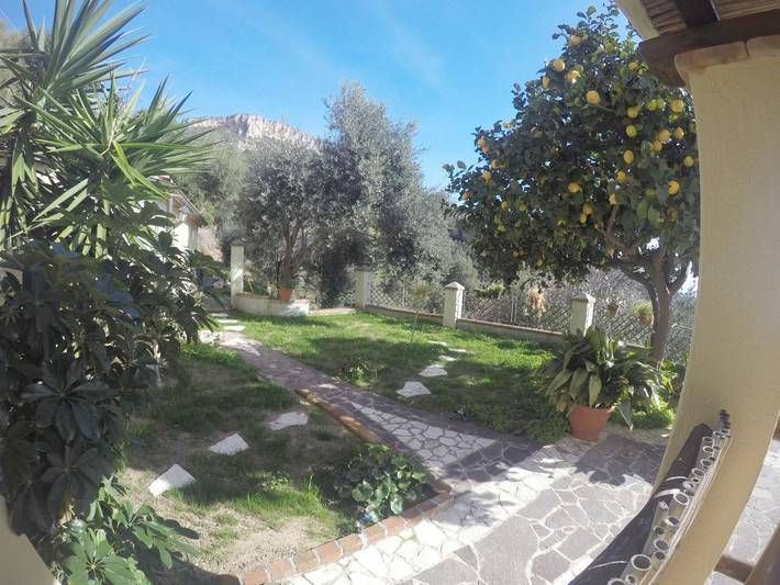 Gîte pour 2 personnes, avec jardin ainsi que terrasse et vue à Santa Maria Navarrese - 2