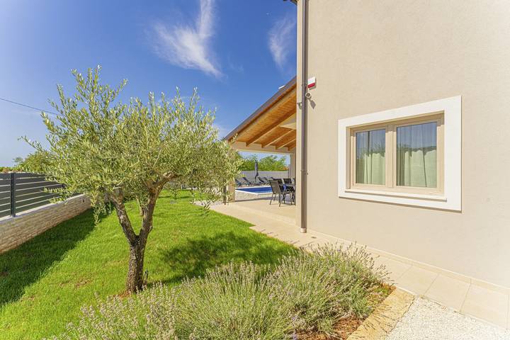 Villa pour 7 personnes, avec piscine ainsi que vue sur l’océan et jardin à Loborika - 4