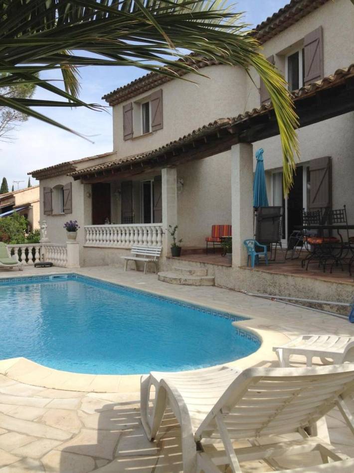 Chambre d’hôte pour 2 personnes, avec Terrasse et Jardin ainsi que Piscine et Vue à Fréjus