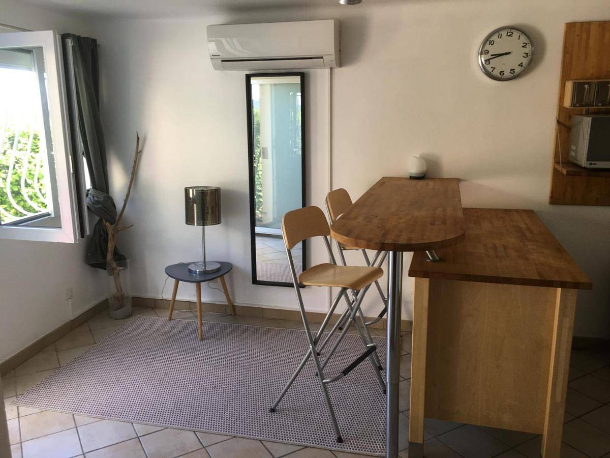 T2 de la Bastide Rouge vue exceptionnelle (180°) sur Aix domaine privé T2 indépendant de 37 m2 avec terrasse exposée plein sud Piscine 10 X 5 in Aix-en-Provence, Aix-en-Provence en omgeving