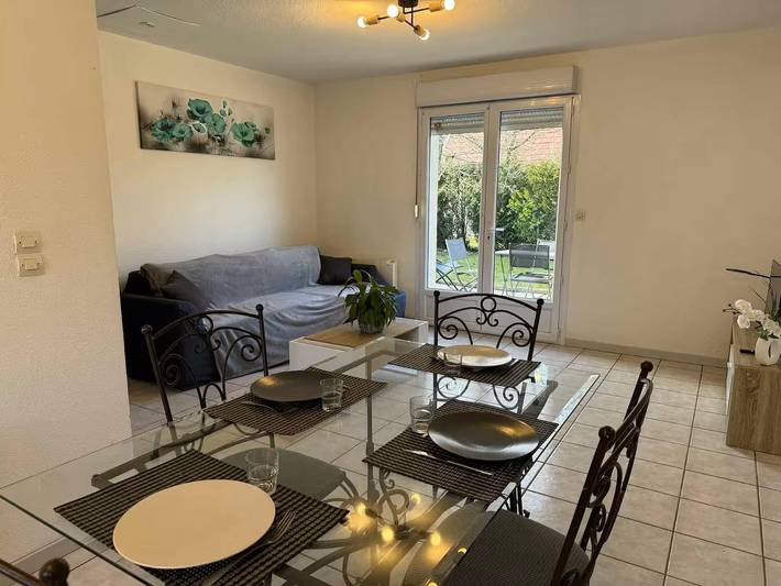 Gîte pour 4 personnes, avec Terrasse ainsi que Jardin et Vue à Saint-Lothain
