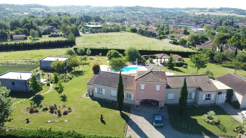 Maison de vacances pour 6 personnes, avec jardin ainsi que vue et piscine