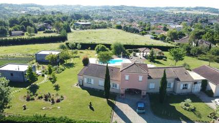 Gîte pour 6 personnes, avec jardin ainsi que piscine et vue à Vic-Fezensac
