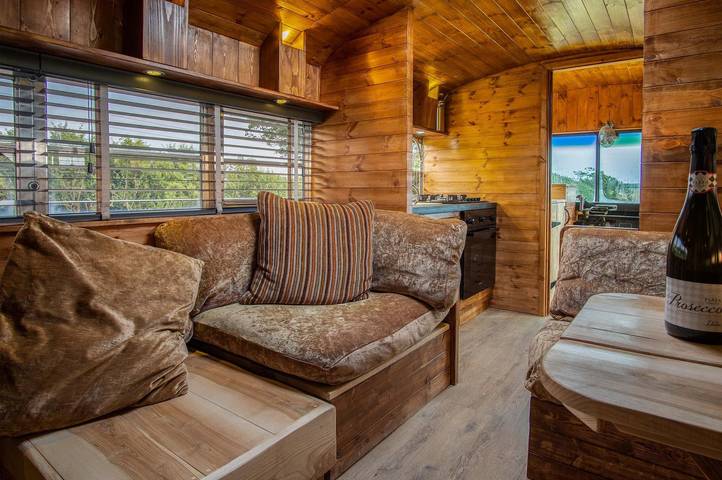 Entire apartment, American School Bus - 1 Bedroom  - Blossom Farm - Tiers Cross in Pembrokeshire