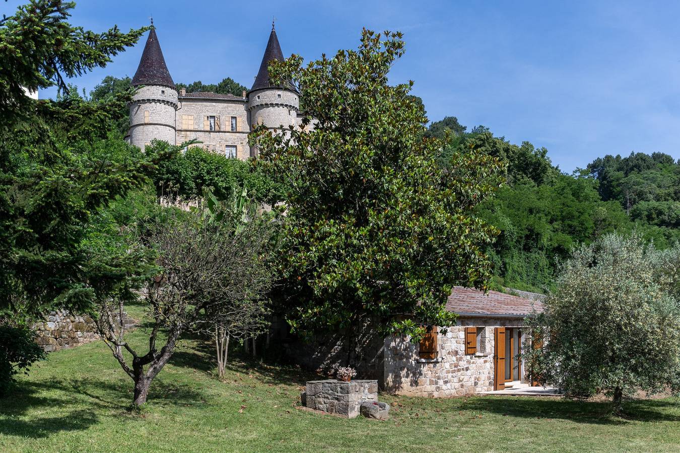 Maison 'Les Sources Gîte Calabert' avec piscine partagée, terrasse privée et climatisation in Chambonas, Parc naturel régional des Monts d'Ardèche