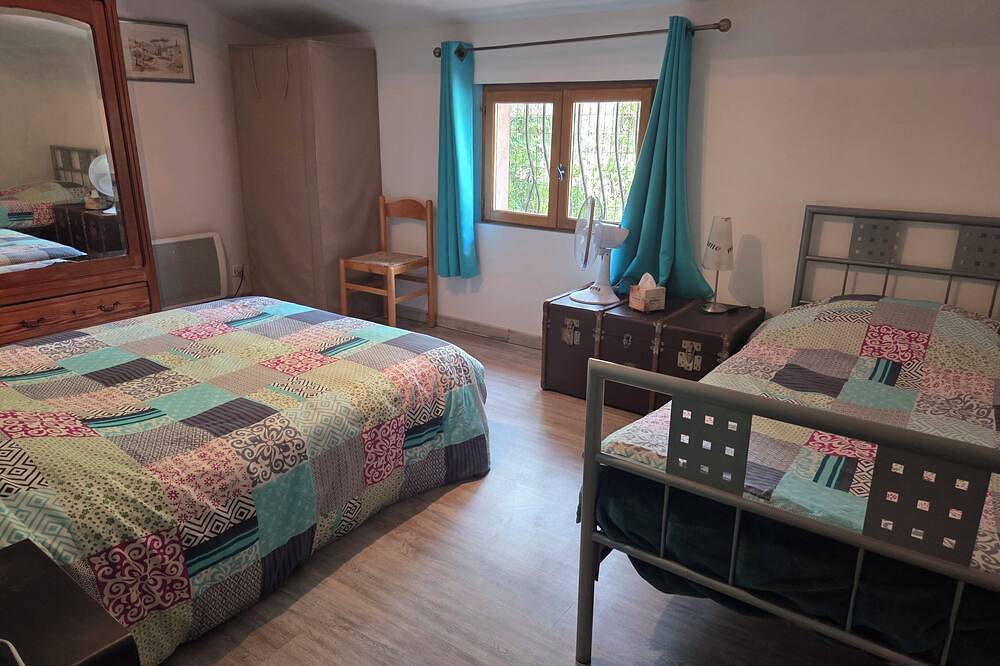 Gîte nature avec piscine et jardin privé à Flayosc – Calme et charme authentique in Flayosc, Région de Draguignan