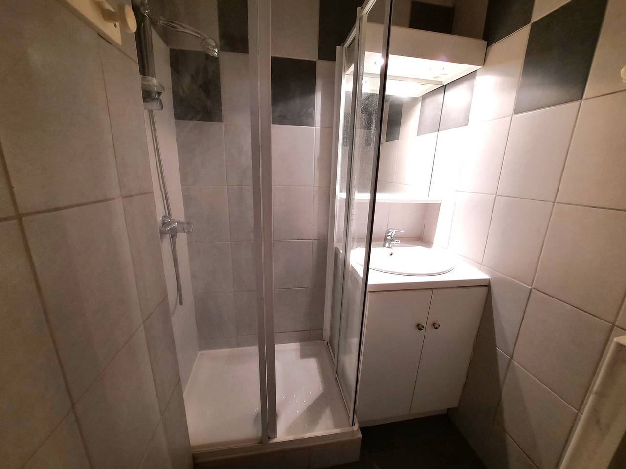 Entire studio, Classic apartment for 4 in Les Menuires, pets allowed in Les Menuires, Saint-Martin-de-Belleville