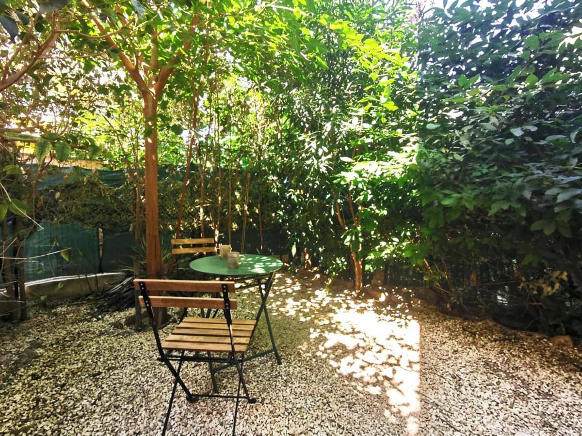 Appartement entier, One-Bedroom Apartment in Salon-de-Provence, Côte méditerranéenne (France)