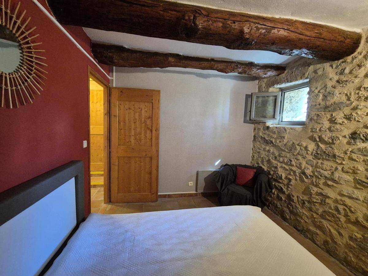 Ganze Wohnung, La Bastide de Peyremale, gîtes en Cévennes, piscine, tennis in Bagard, Cevennen